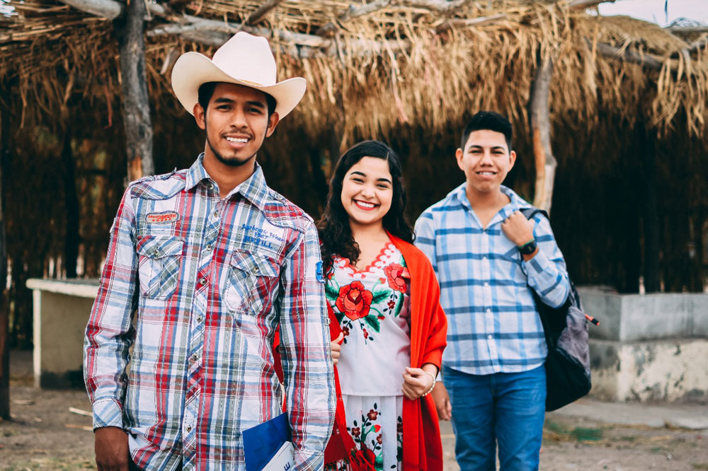 IEnova promueve el desarrollo de jóvenes profesionistas Yaquis en Sonora.